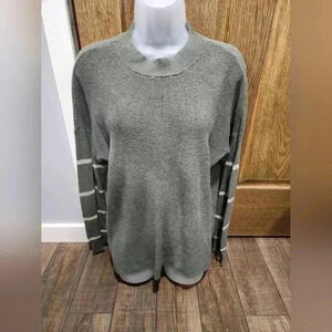 American Eagle Sweater Womens Medium Green And Cream Jegging Fit Pullover SOFT